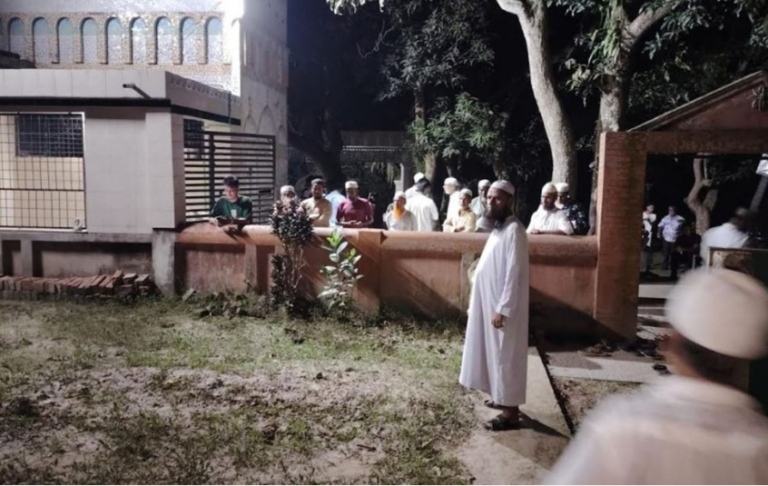 দাদা-দাদির কবরের পাশে রামিসাকে দাফন, কাঁদছেন এলাকাবাসীও