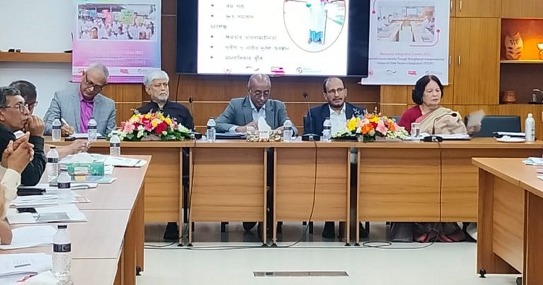 প্রবীণ নির্যাতনের বিরুদ্ধে জিরো টলারেন্স নীতি গ্রহণ করতে হবে