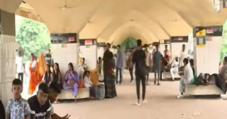 ঈদের তৃতীয় দিনেও রাজধানী ছাড়ছেন মানুষ