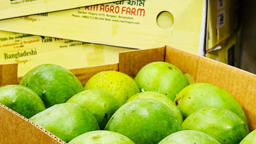 আমিরাতের রাজপরিবারের জন্য রওনা হলো রংপুরের হাড়িভাঙা আম