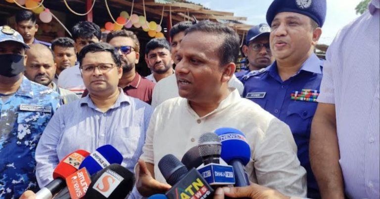 নিরাপদে কর্মস্থলে ফেরা নিশ্চিত করতে মাঠে কাজ করছে সরকার