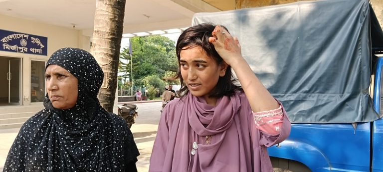 যৌতুকের দাবিতে স্ত্রীর চুল কেটে নির্যাতনের অভিযোগ সেনা সদস্যের বিরুদ্ধে!