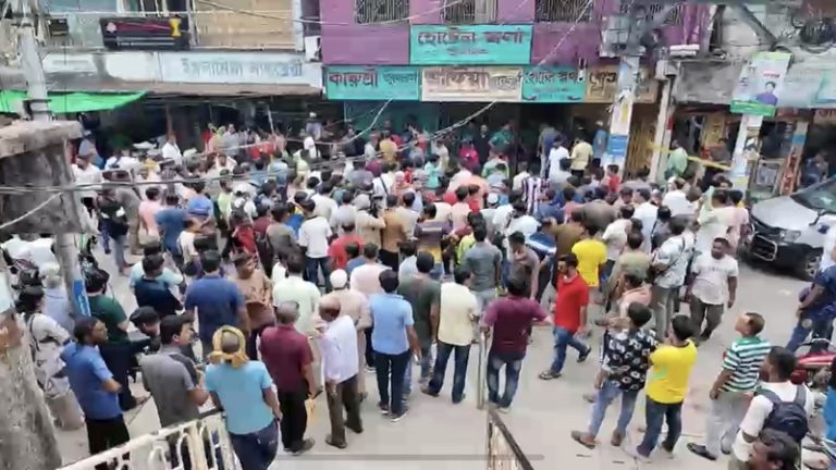 দেয়াল কেটে জুয়েলারি দোকানের ২০০ ভরি স্বর্ণ ও নগদ ২৫ লাখ টাকা চুরি