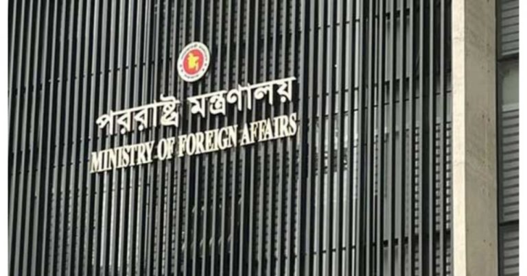 দিল্লি বিমানবন্দরের ঘটনা নিয়ে ভারতের ব্যাখ্যা ‘সন্তোষজনক নয়’