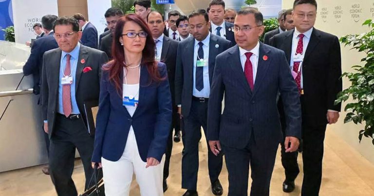 চীনের প্রধানমন্ত্রী লি কিয়াংয়ের রাষ্ট্রীয় ভোজে অংশ নিলেন তারেক রহমান