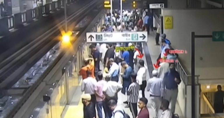 মেট্রোরেলে ৫ মিনিটেই ফোন উধাও!