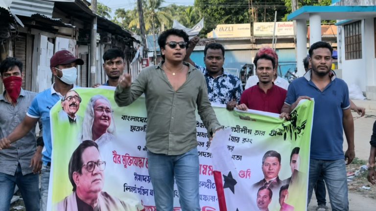 থানা থেকে ৫শ মিটার দূরত্বে নিষিদ্ধ ছাত্রলীগের ঝটিকা মিছিল