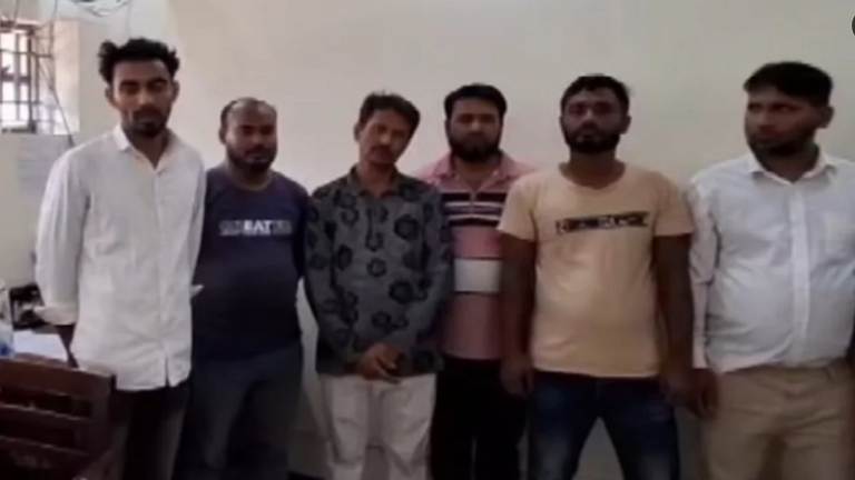 রাজধানীতে কার্যক্রম নিষিদ্ধ আওয়ামী লীগের ঝটিকা মিছিল, আটক ১০