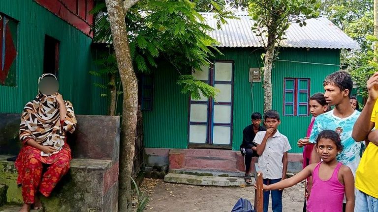 প্রেমিকের বাড়িতে টানা ১২ দিন ধরে তরুণীর অনশন