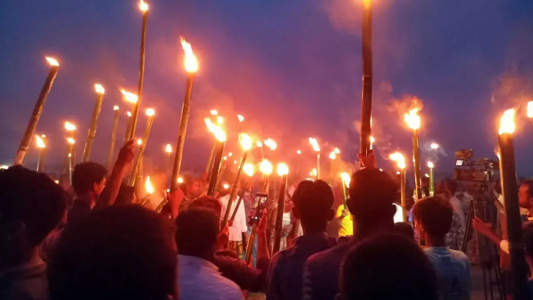 তিস্তা মহাপরিকল্পনার একনেক অনুমোদনের দাবিতে তিস্তাপাড়ে আলোর মিছিল